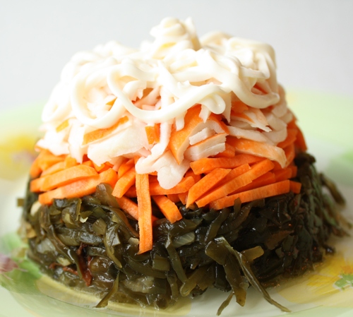 Салат с морской капустой. 