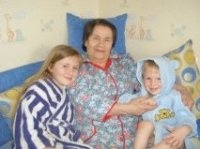 Мои дети и бабуля. Халатная вечеринка. 21.04.2012.