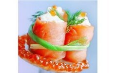 Рулетики из семги со сливочным сыром