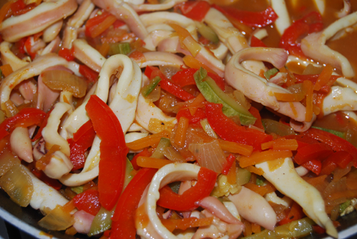 Кальмары с овощами